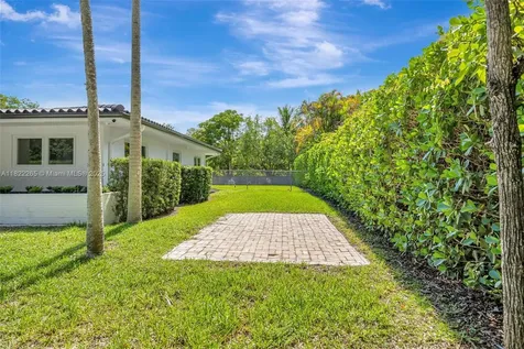 11230 SW 69th Court Pinecrest FL 33156