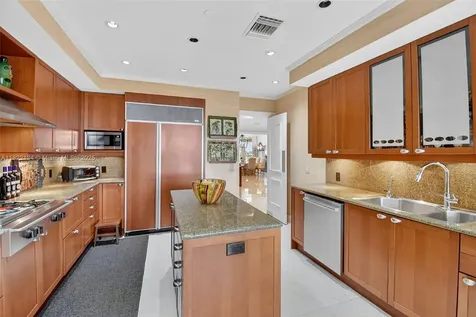19925 NE 39th Place Aventura FL 33180