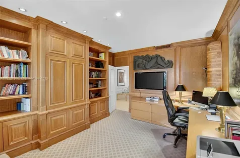 19925 NE 39th Place Aventura FL 33180