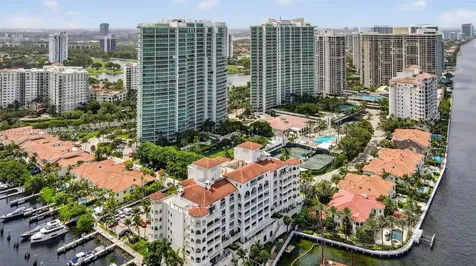 19925 NE 39th Place Aventura FL 33180