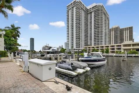 19925 NE 39th Place Aventura FL 33180
