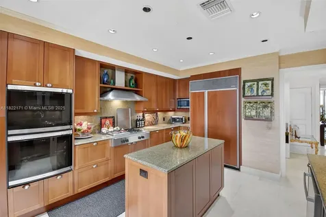 19925 NE 39th Place Aventura FL 33180