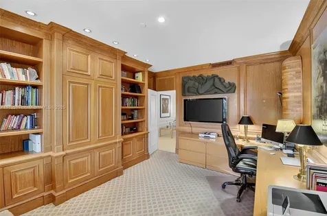 19925 NE 39th Place Aventura FL 33180