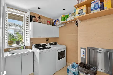 19925 NE 39th Place Aventura FL 33180