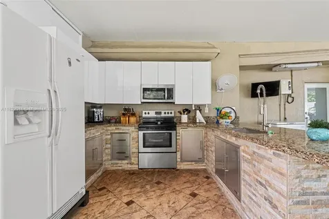 230 W 47th Street Hialeah FL 33012