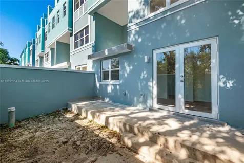 824 SE 12th Court Fort Lauderdale FL 33316