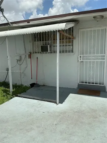 1924 NW 35th Street Miami FL 33142