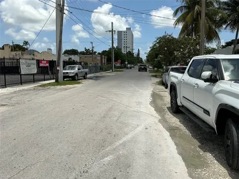 1924 NW 35th Street Miami FL 33142