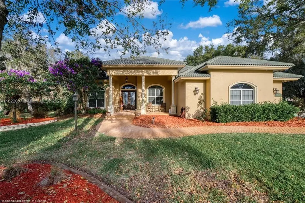 3859 Enchanted Oaks Lane Sebring FL 33875