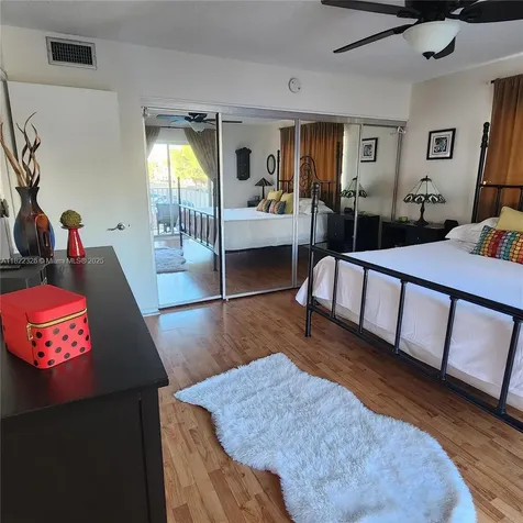 2424 NE 9th Street Fort Lauderdale FL 33304