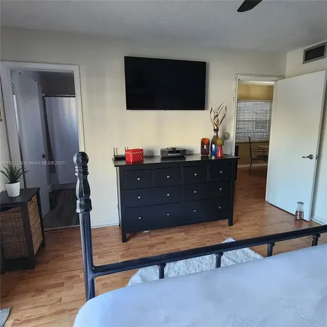 2424 NE 9th Street Fort Lauderdale FL 33304