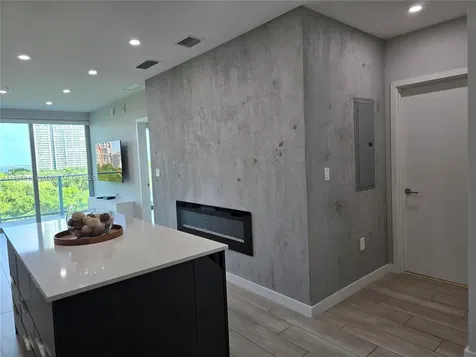 1600 SW 1st Avenue Miami FL 33129