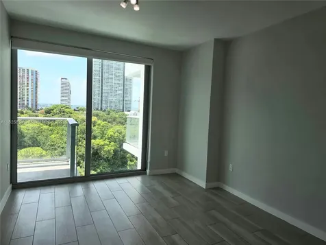 1600 SW 1st Avenue Miami FL 33129