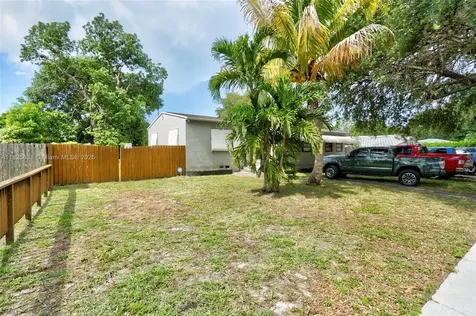 2550 Washington Street Hollywood FL 33020