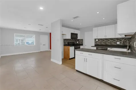 6915 NW 17th Street Margate FL 33063