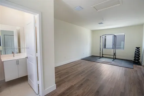 4269 NW 83rd Path Doral FL 33166