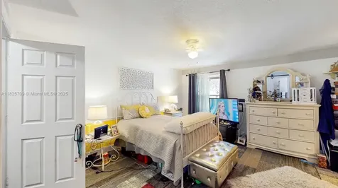 5637 SW 40th Street West Park FL 33023