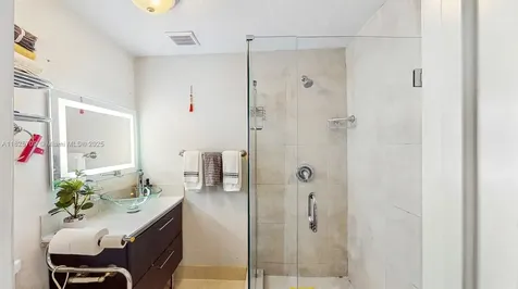 5637 SW 40th Street West Park FL 33023