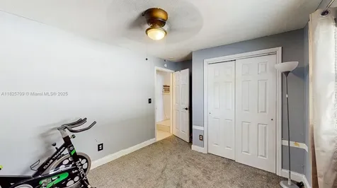 5637 SW 40th Street West Park FL 33023