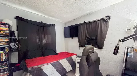 5637 SW 40th Street West Park FL 33023