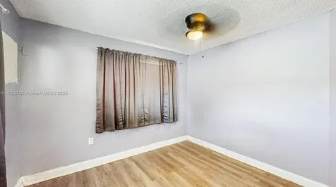 5637 SW 40th Street West Park FL 33023
