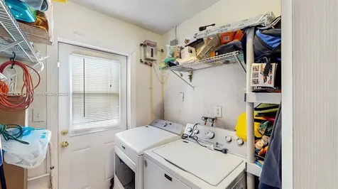 5637 SW 40th Street West Park FL 33023