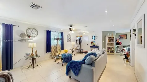 5637 SW 40th Street West Park FL 33023