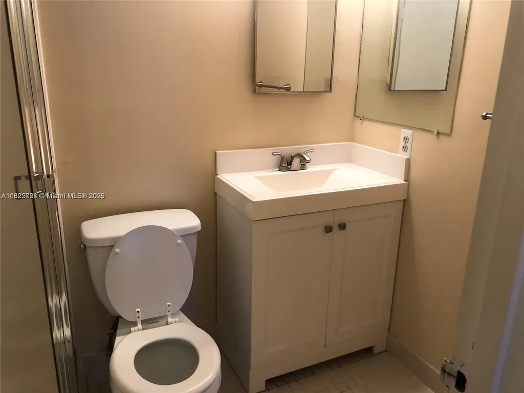 5995 Washington Street Hollywood FL 33023