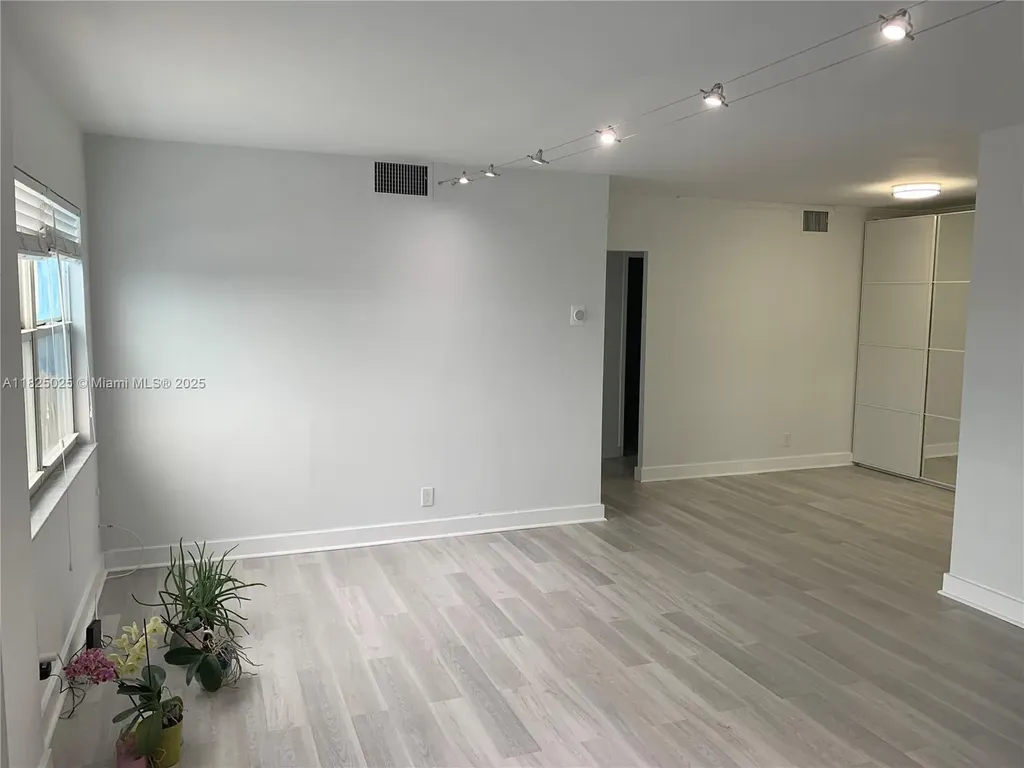 2555 NE 11th Street Fort Lauderdale FL 33304