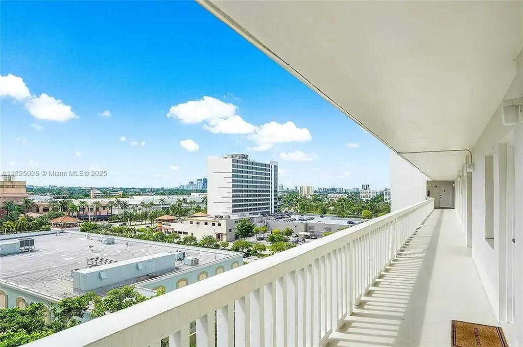2555 NE 11th Street Fort Lauderdale FL 33304