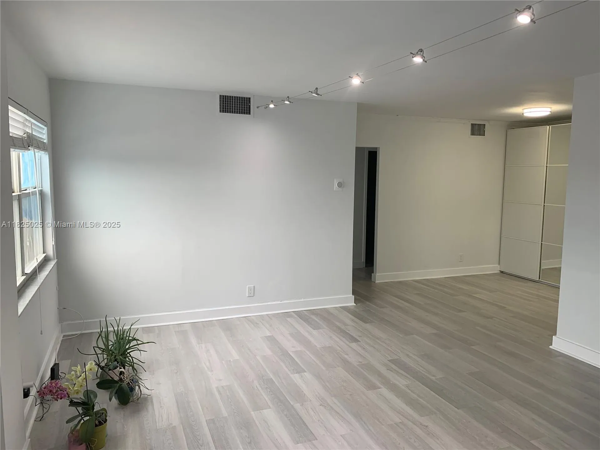 2555 NE 11th Street Fort Lauderdale FL 33304