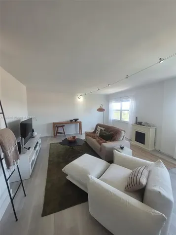 2555 NE 11th Street Fort Lauderdale FL 33304
