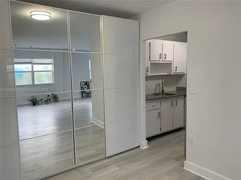 2555 NE 11th Street Fort Lauderdale FL 33304