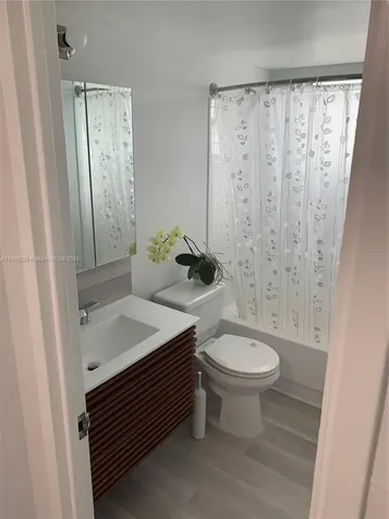 2555 NE 11th Street Fort Lauderdale FL 33304