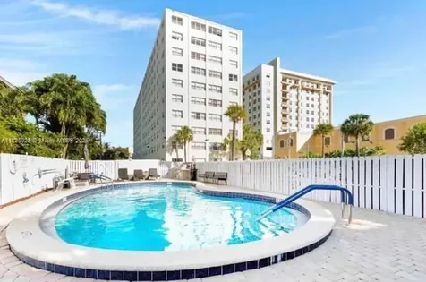 2555 NE 11th Street Fort Lauderdale FL 33304
