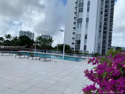 3625 N Country Club Drive Aventura FL 33180