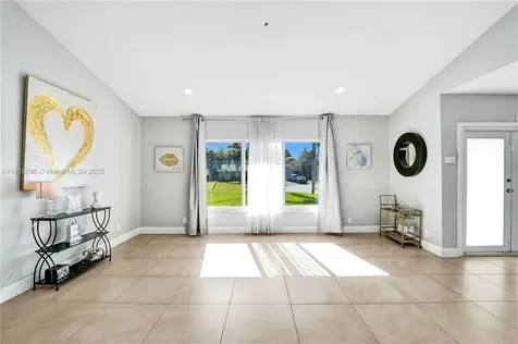 2171 NW 123rd Avenue Plantation FL 33323