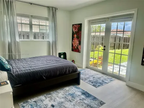 4861 NE 8th Avenue Oakland Park FL 33334