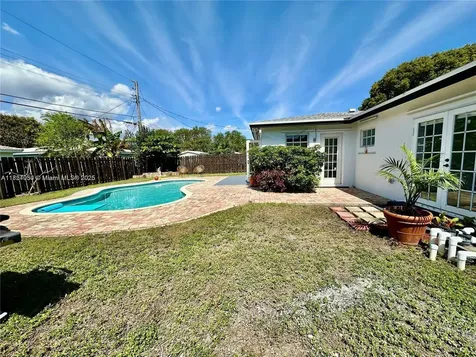 4861 NE 8th Avenue Oakland Park FL 33334