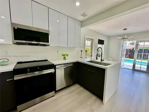 4861 NE 8th Avenue Oakland Park FL 33334