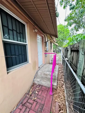 520 NW 23rd Avenue Miami FL 33125