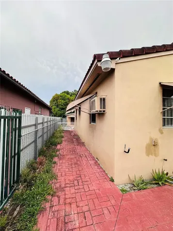 520 NW 23rd Avenue Miami FL 33125