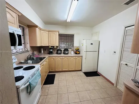 520 NW 23rd Avenue Miami FL 33125