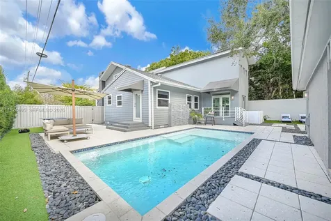 150 NE 50 Miami FL 33137