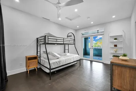150 NE 50 Miami FL 33137