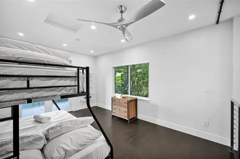 150 NE 50 Miami FL 33137