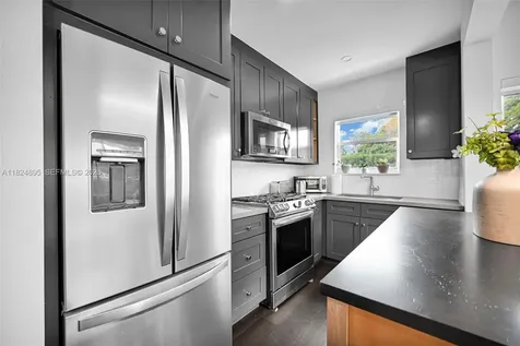 150 NE 50 Miami FL 33137