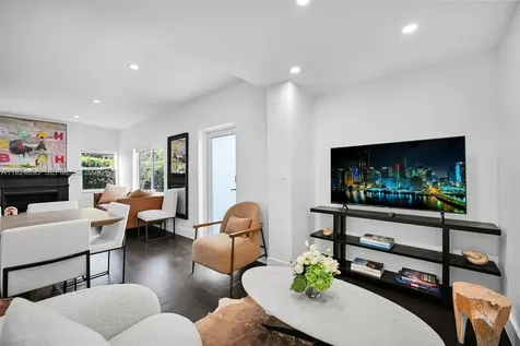 150 NE 50 Miami FL 33137