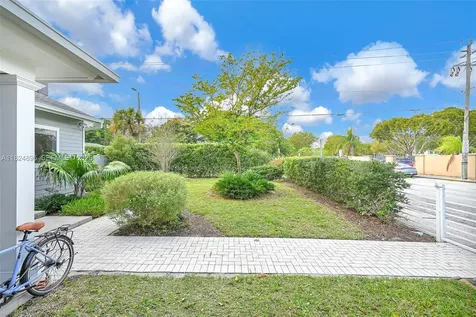 150 NE 50 Miami FL 33137