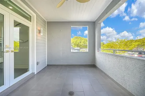 150 NE 50 Miami FL 33137